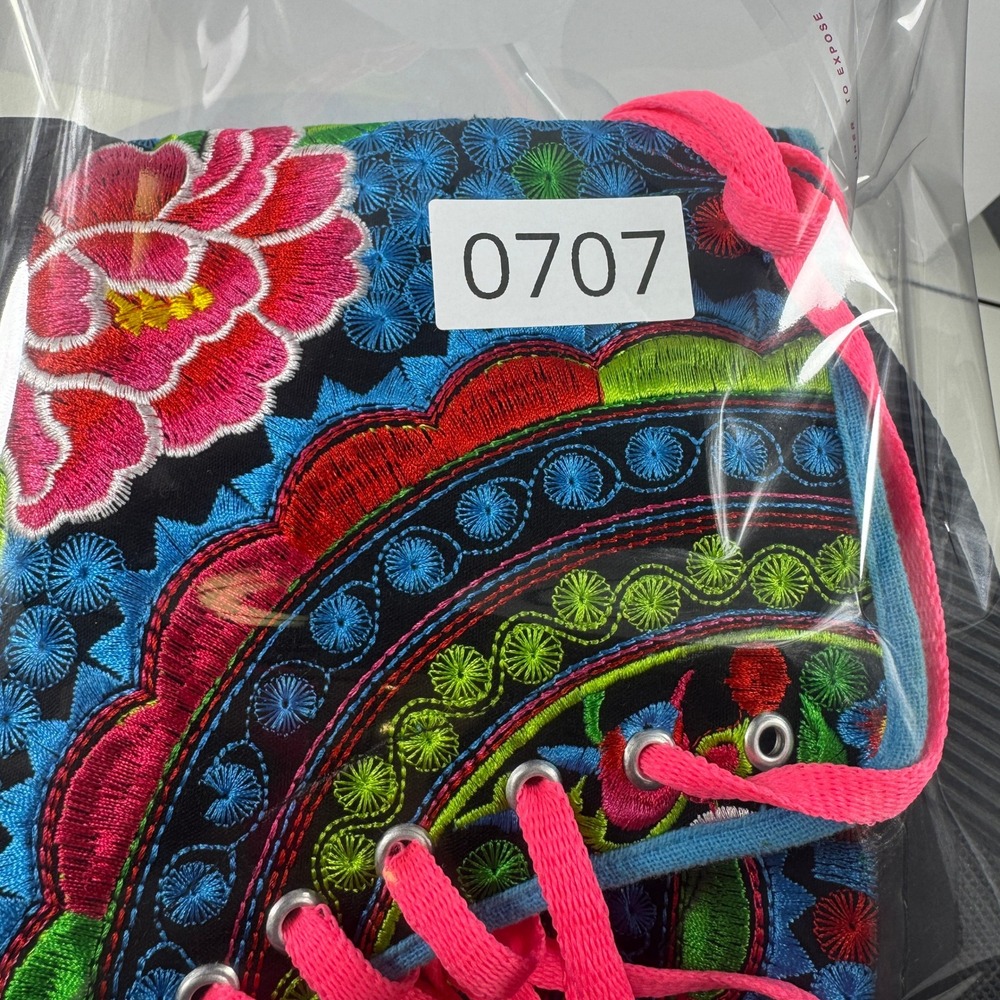 Women's Floral Embroidered High Top Boots Multicolor Lace Up Size 9.5 - Picture 13 of 13